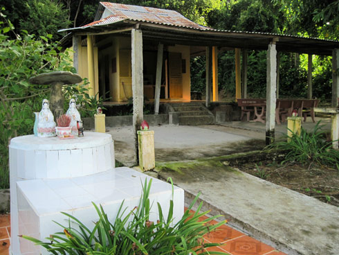 Chùa[-]Sơn[-]Hòa[-]Tự[-]trên[-]hòn[-]Đốc,[-]Quần[-]đảo[-]Hải[-]Tặc